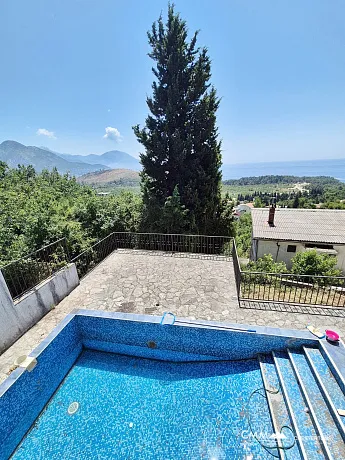 Haus mit Panoramablick und Swimmingpool